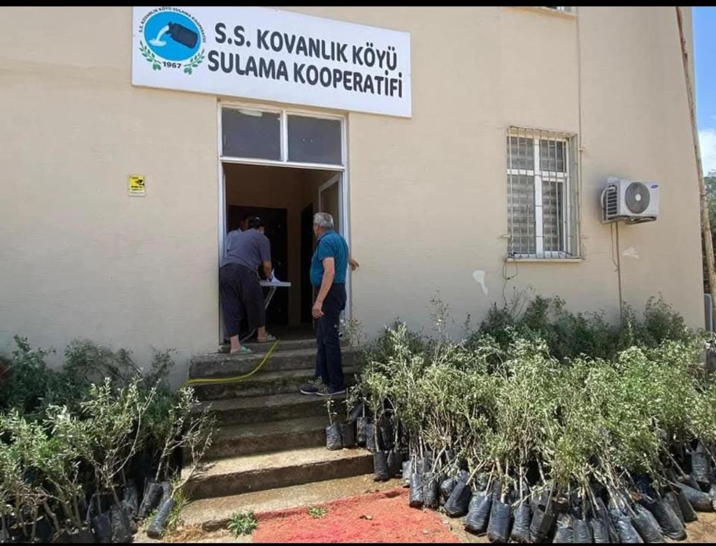 Kooperatif binası girişi